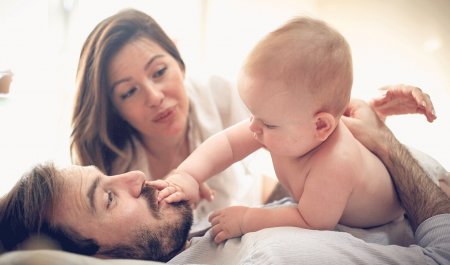 familia con su bebe