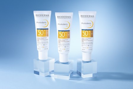 La nueva crema Photoderm M SPF50+ tiene la mayor protección contra la luz azul del mercado*. Su combinación de filtros y pigmentos aportan un amplio rango de protección que bloquea la radiación ultravioleta, incluyendo la luz azul. Así, consigue disminuir la hiperpigmentación, evitando su reaparición y unificando el tono de piel.