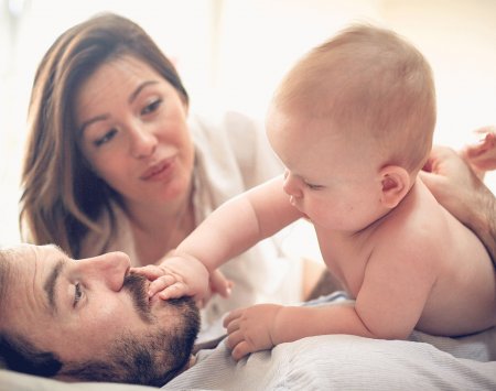 familia con su bebe