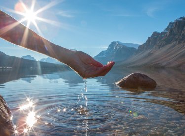 Pruebas de protección solar en agua dulce